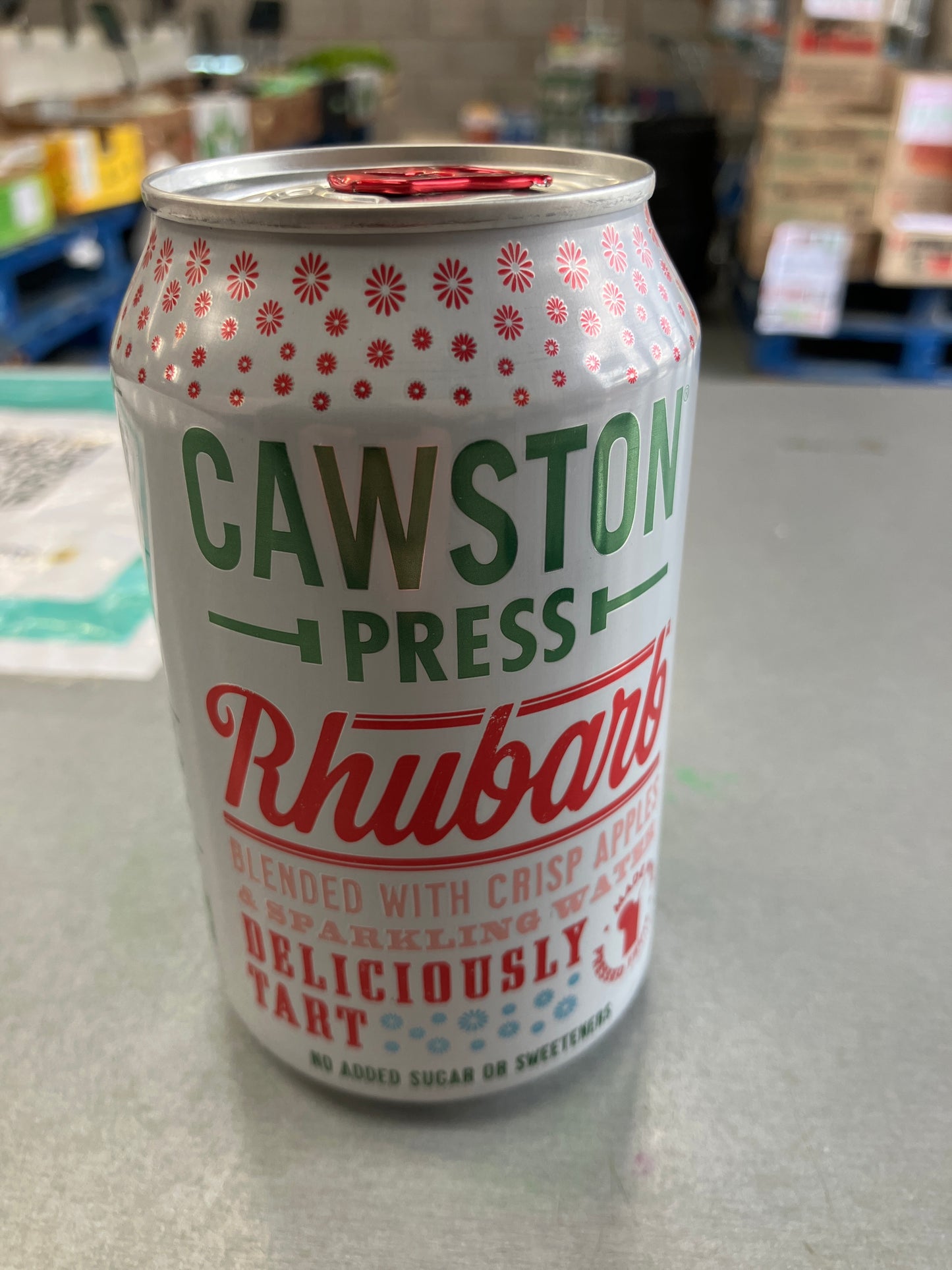 Cawston Press blended with Crisp Apple & Sparkling water 330ml